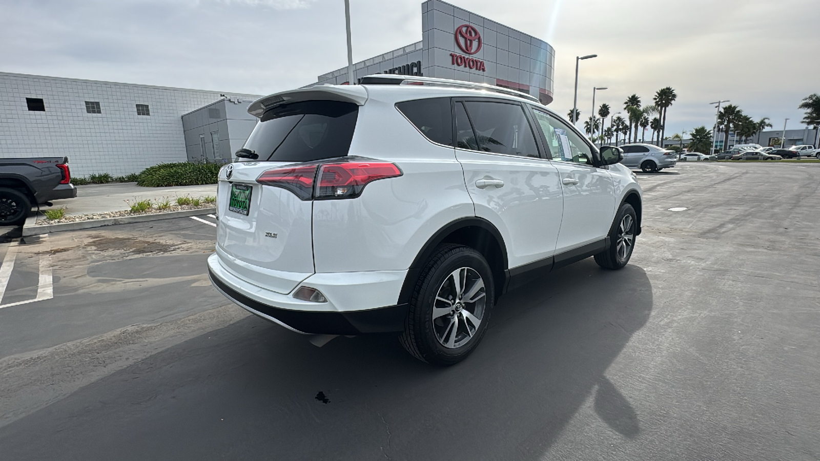 2016 Toyota RAV4 XLE 3