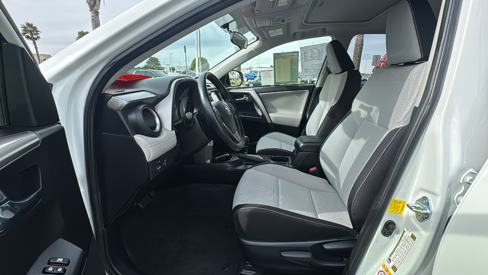 2016 Toyota RAV4 XLE 12