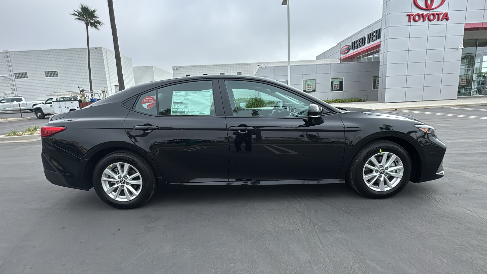 2025 Toyota Camry LE 2