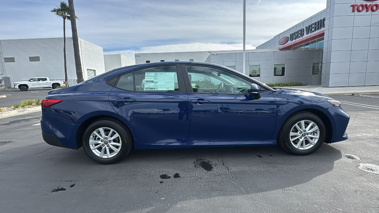 2025 Toyota Camry LE 2