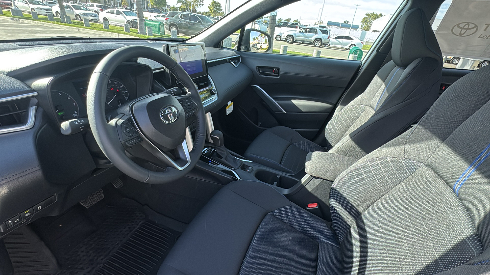 2025 Toyota Corolla Cross Hybrid SE 13