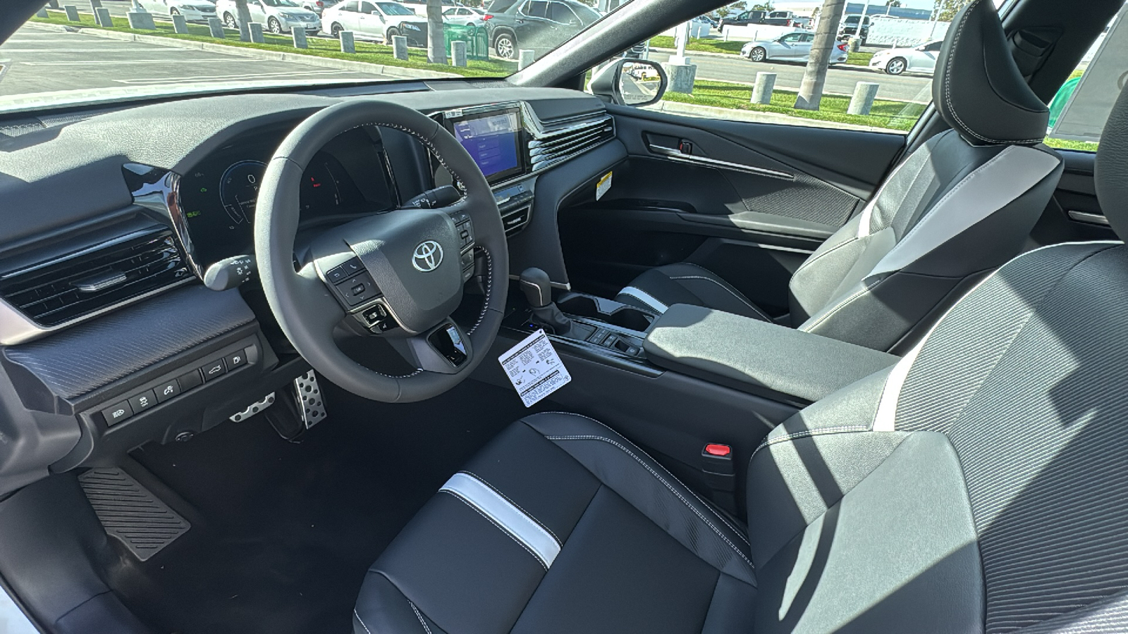 2025 Toyota Camry SE 13