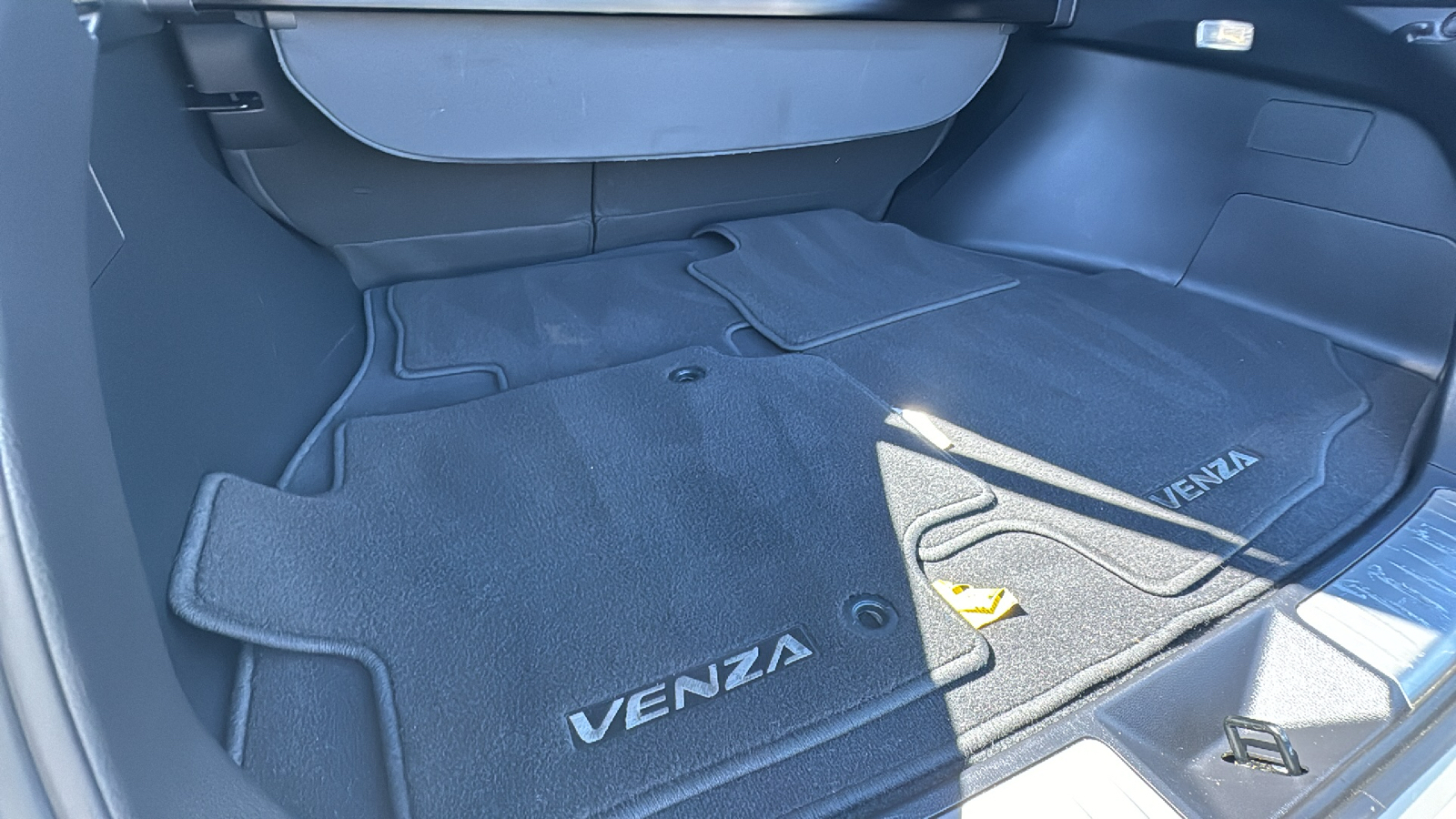 2021 Toyota Venza XLE 18