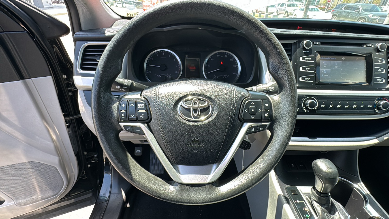 2019 Toyota Highlander LE 16