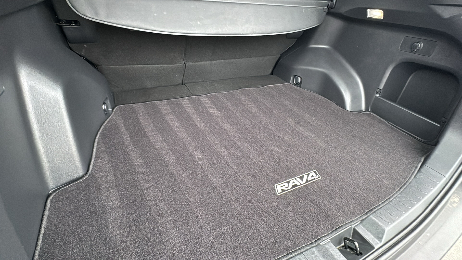 2023 Toyota RAV4 XLE 18