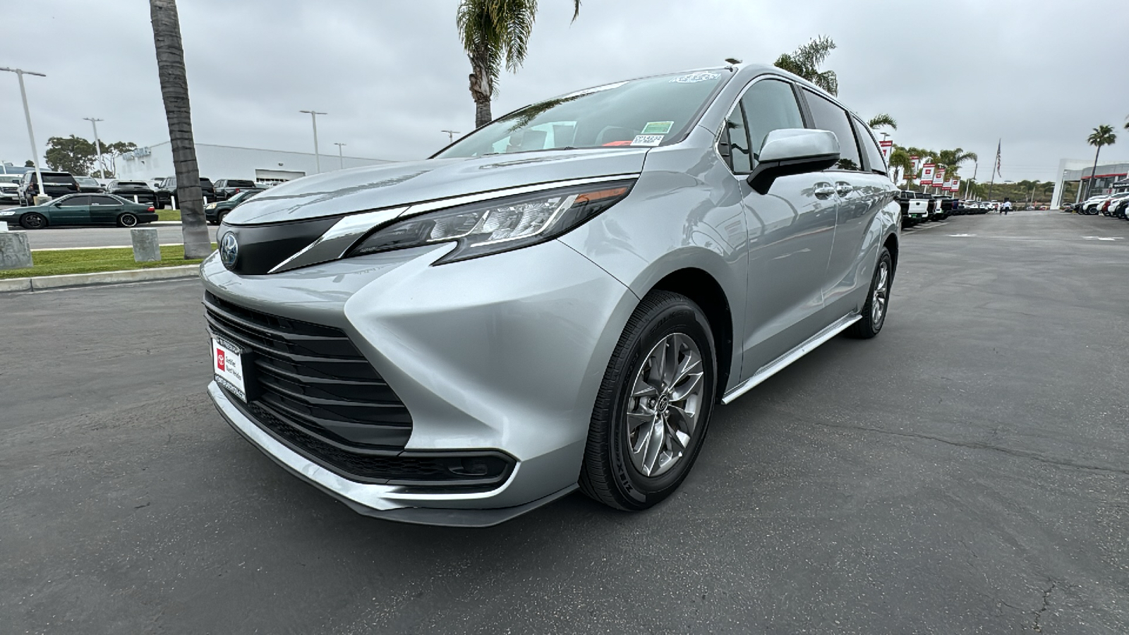 2023 Toyota Sienna LE 7