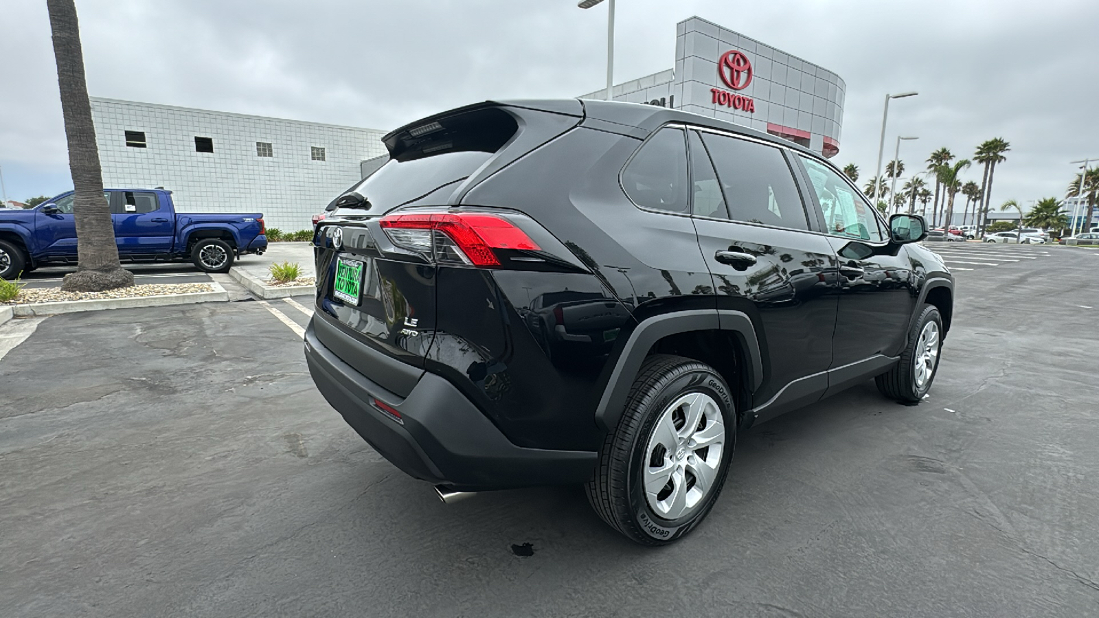 2023 Toyota RAV4 LE 3