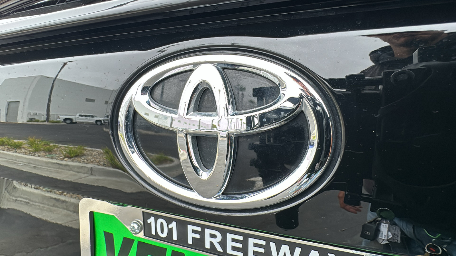 2023 Toyota RAV4 LE 26