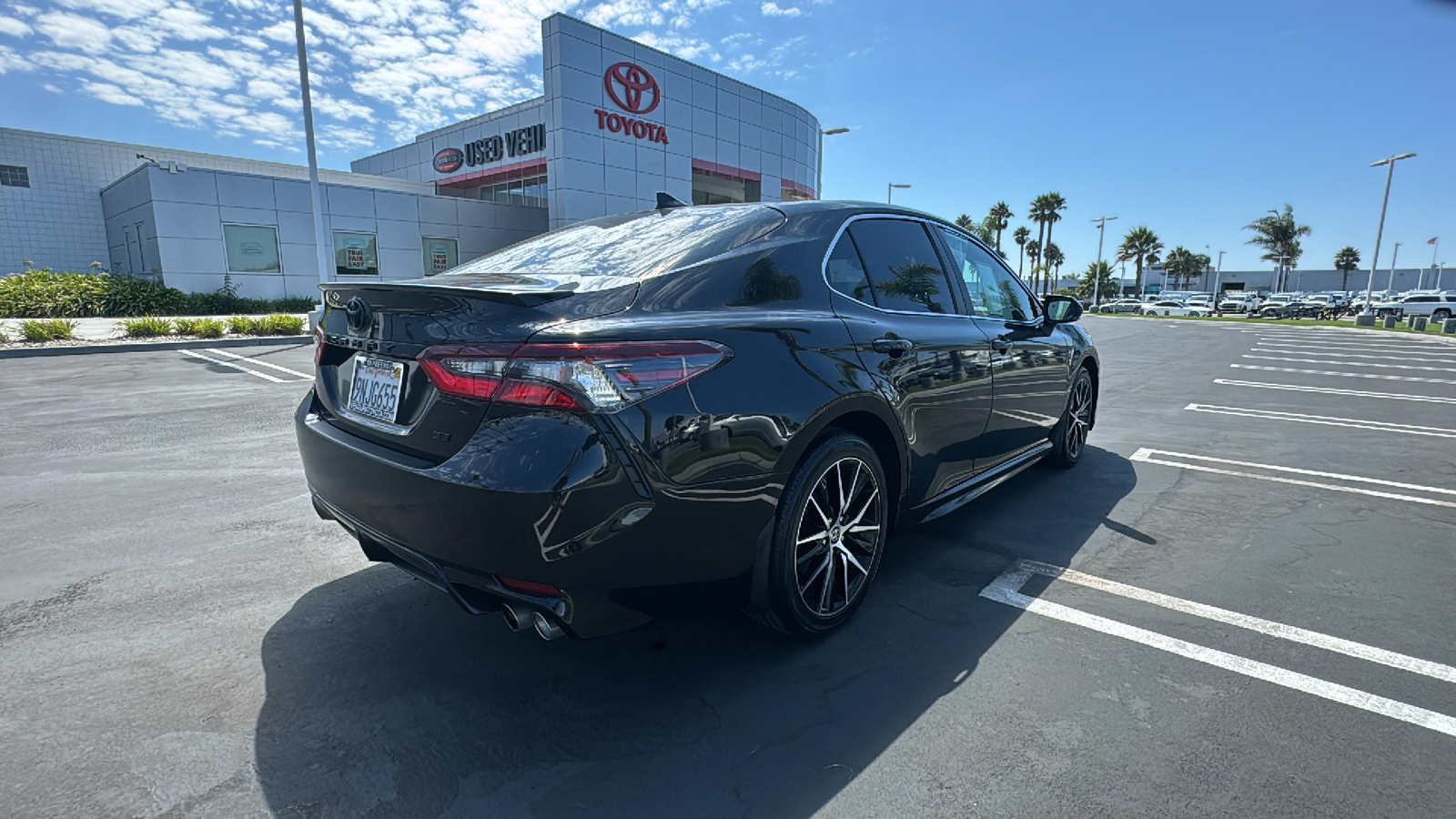 2023 Toyota Camry SE 3