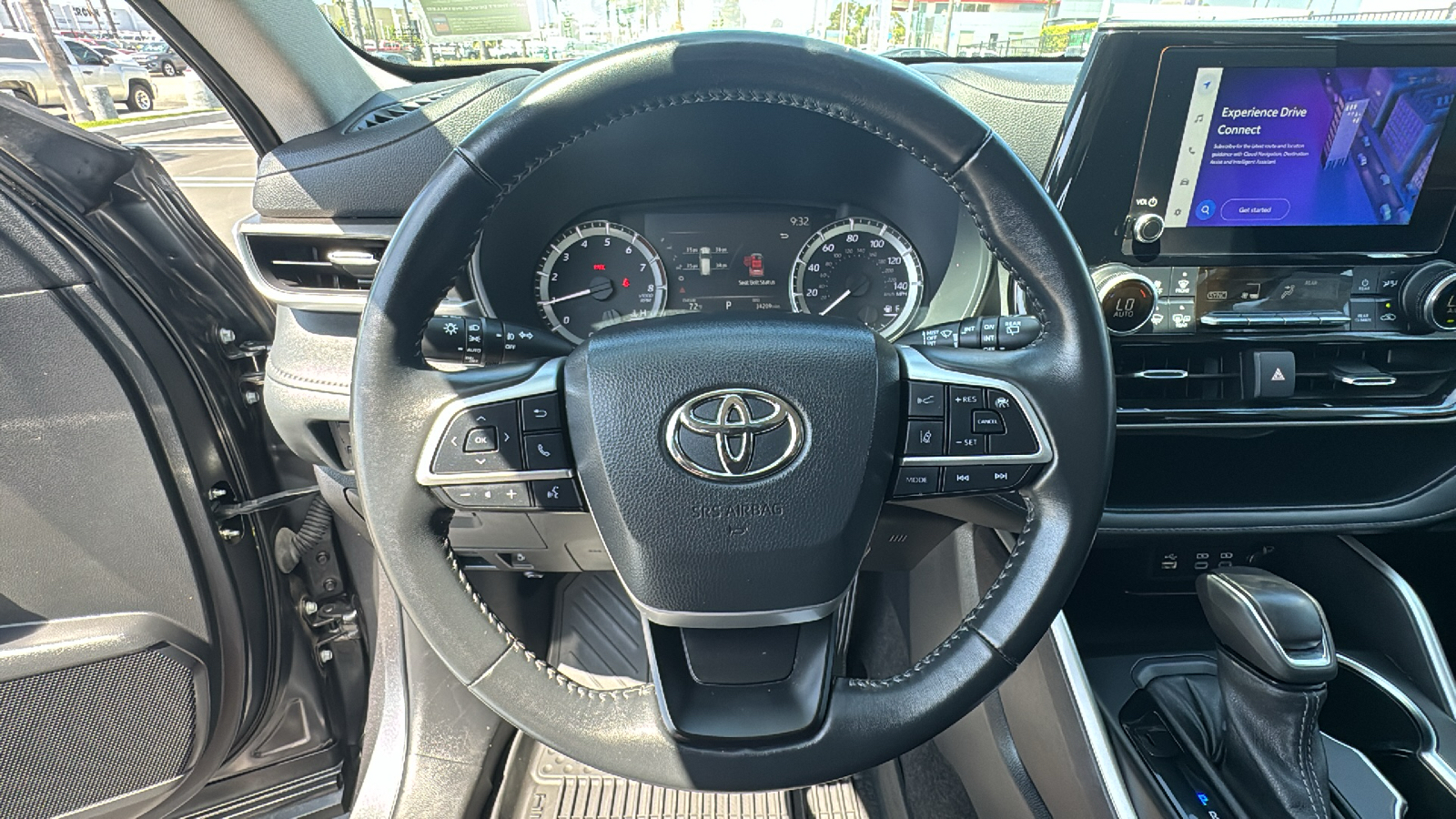 2023 Toyota Highlander LE 16