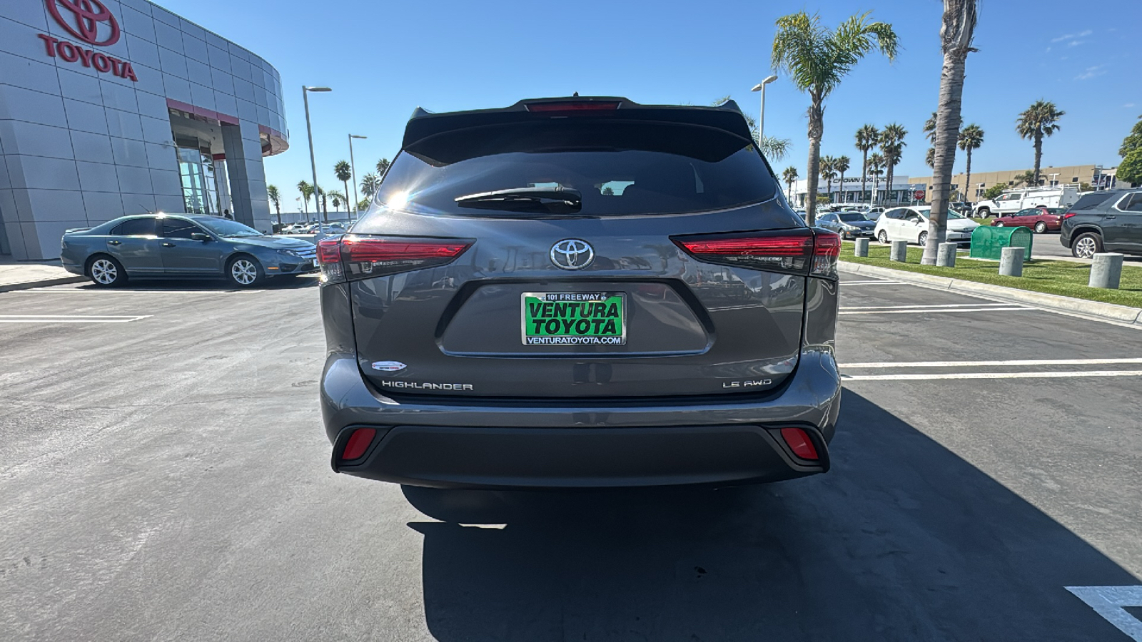 2023 Toyota Highlander LE 4