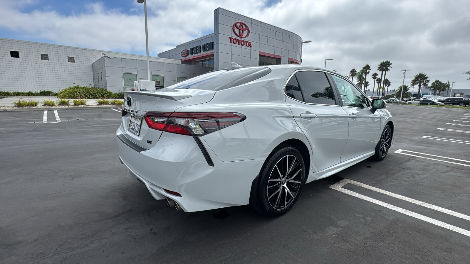 2023 Toyota Camry SE 3