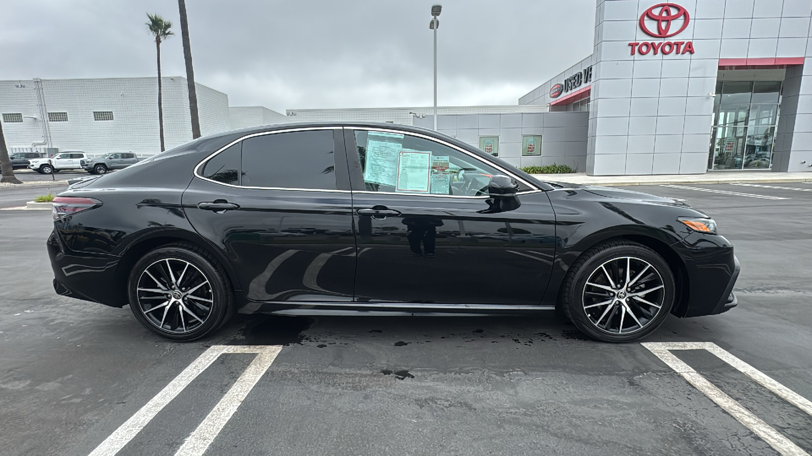 2021 Toyota Camry SE 2