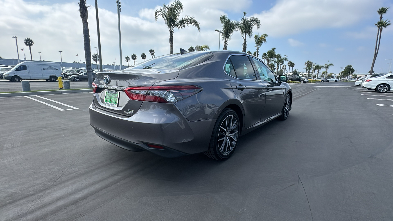 2023 Toyota Camry Hybrid XLE 3