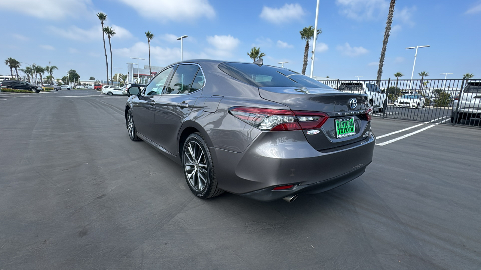 2023 Toyota Camry Hybrid XLE 5