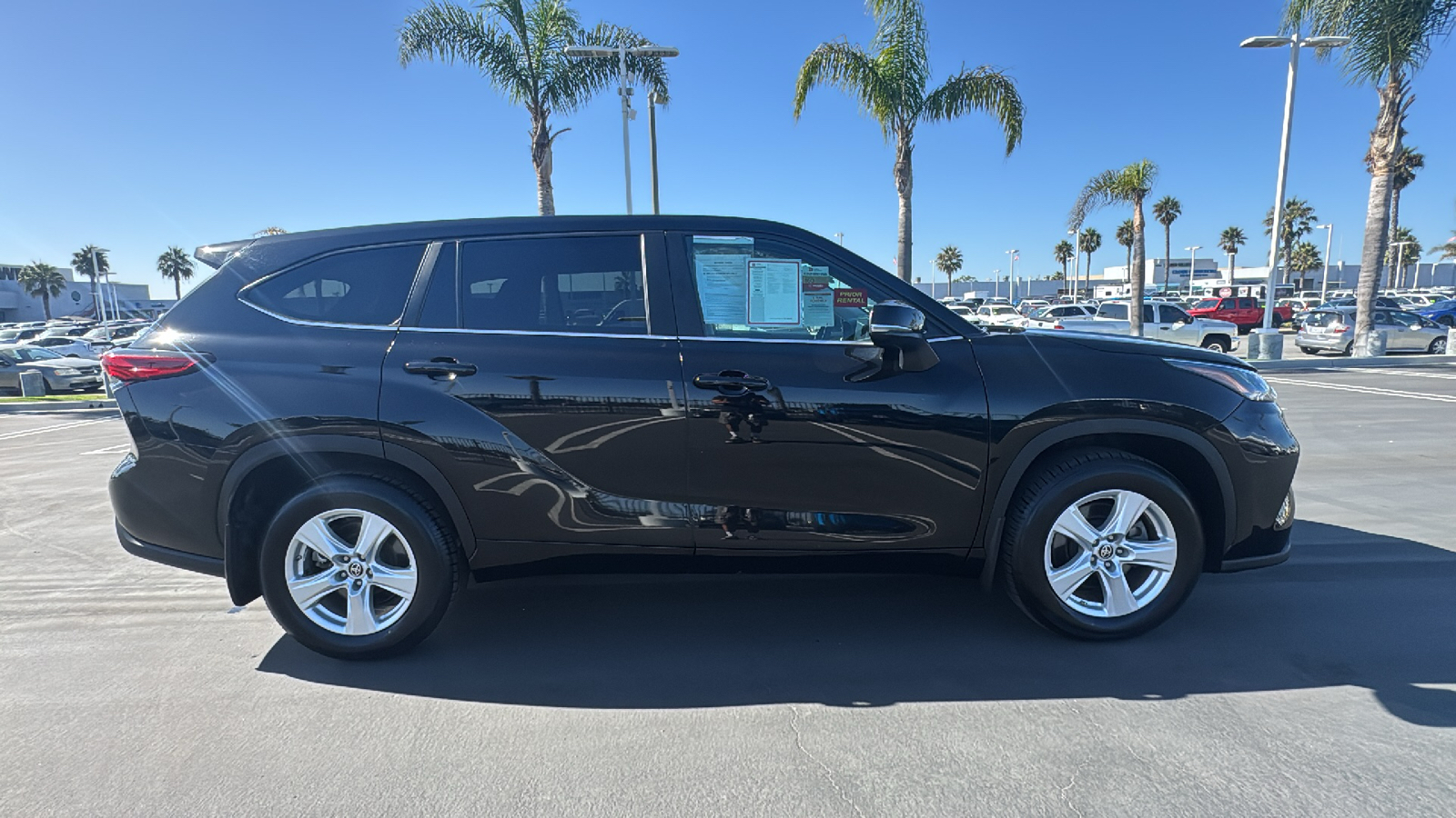 2023 Toyota Highlander LE 2