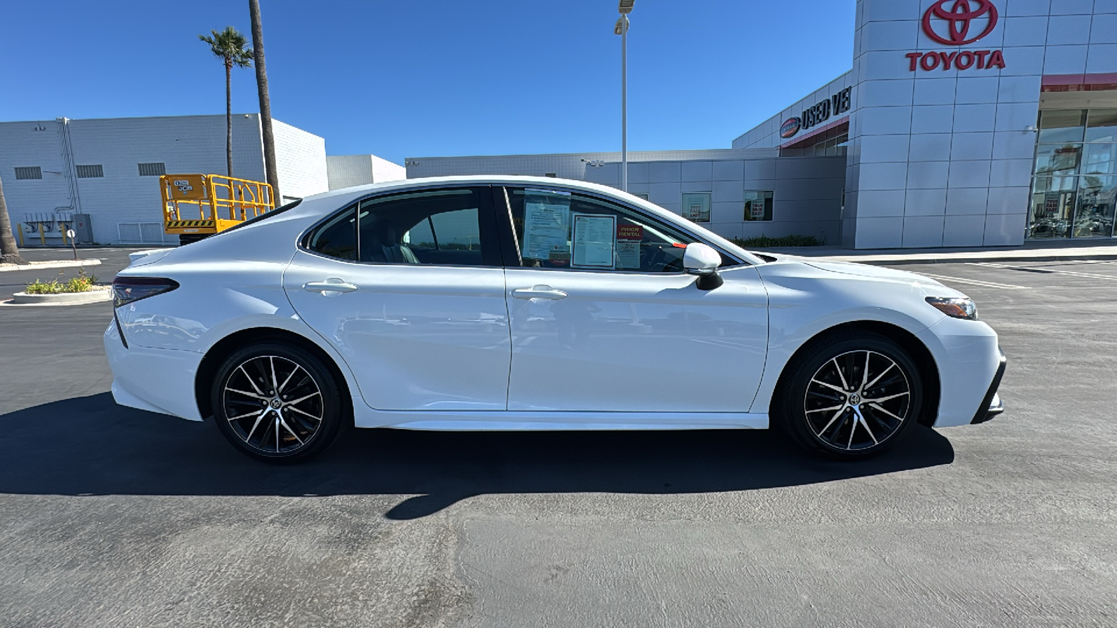 2024 Toyota Camry SE 2