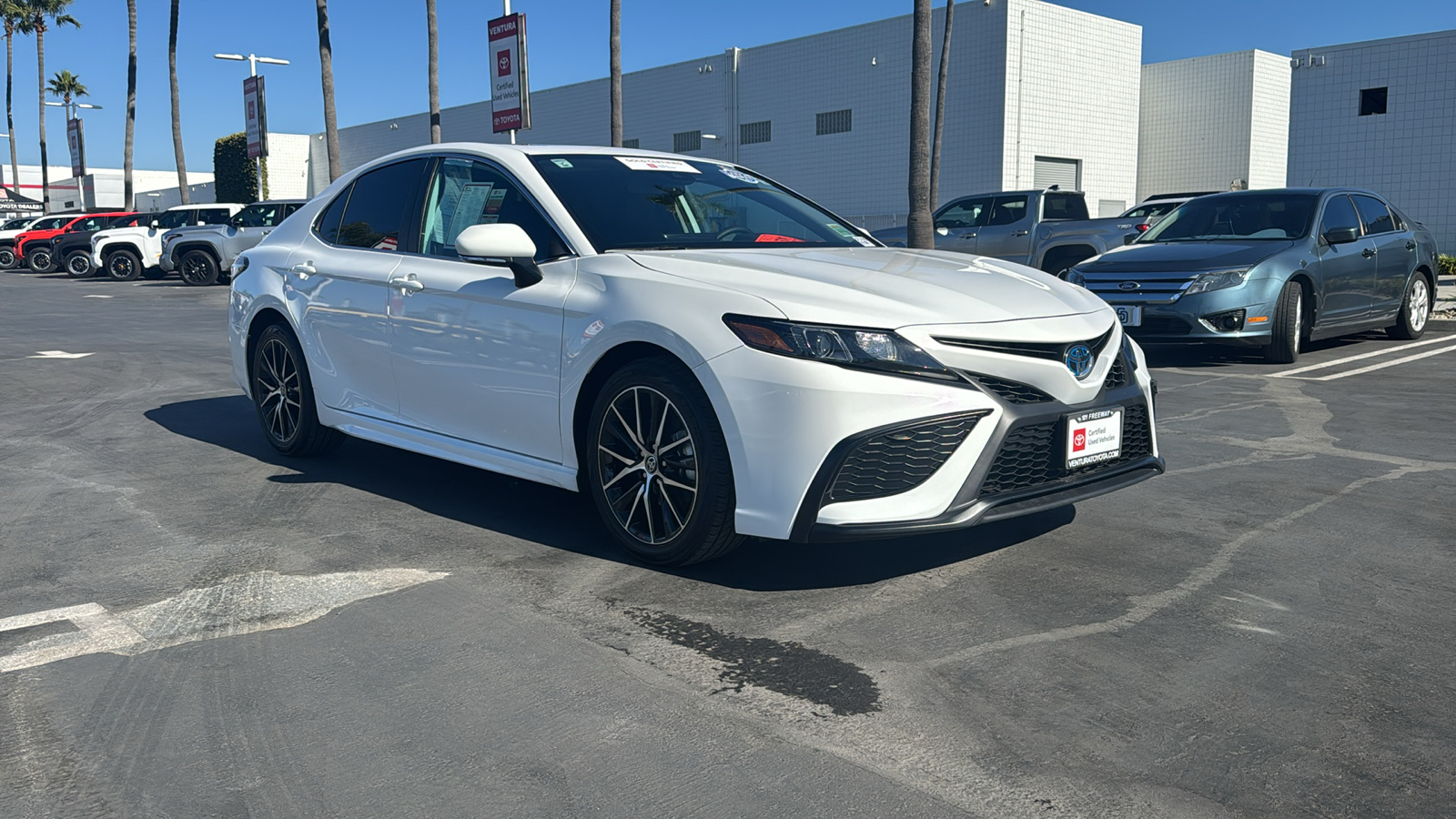 2024 Toyota Camry Hybrid SE 1