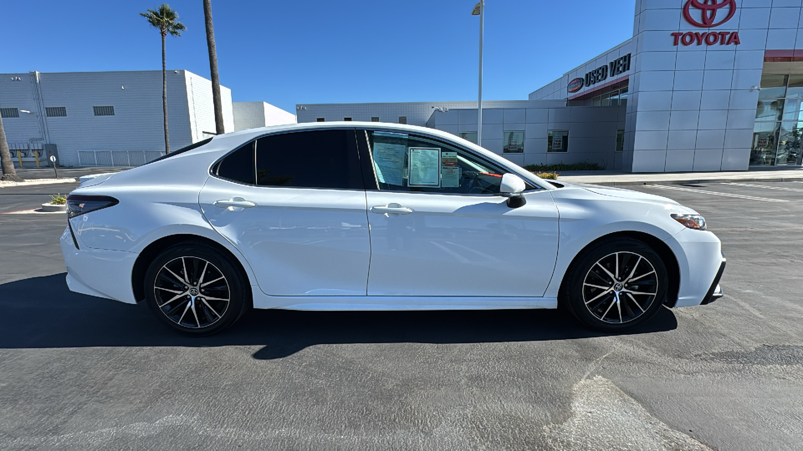 2024 Toyota Camry Hybrid SE 2