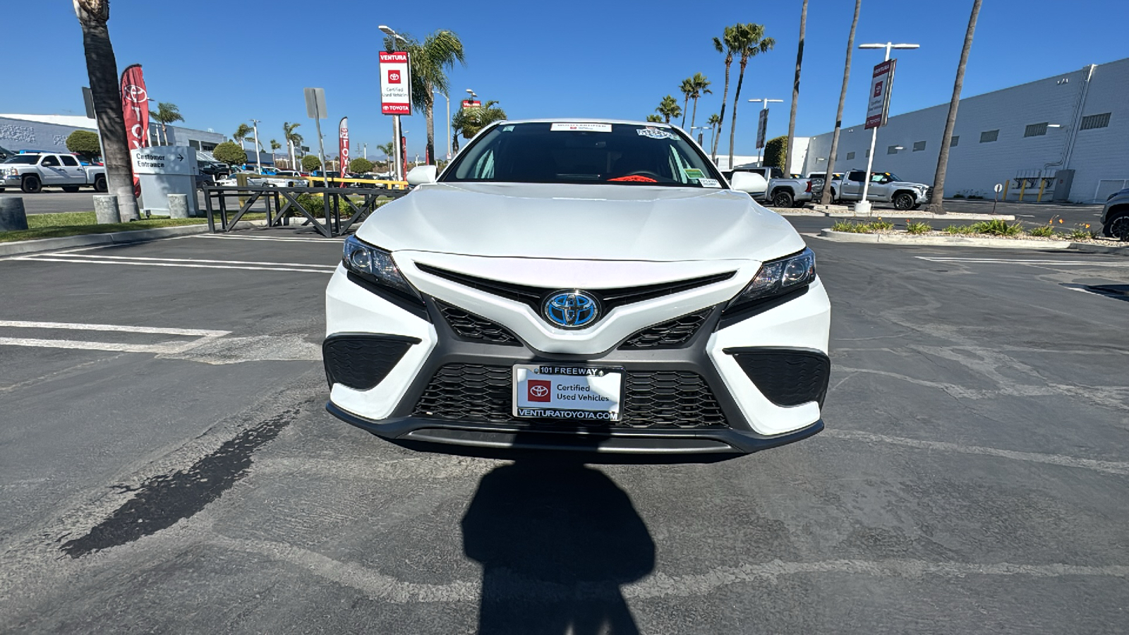 2024 Toyota Camry Hybrid SE 8