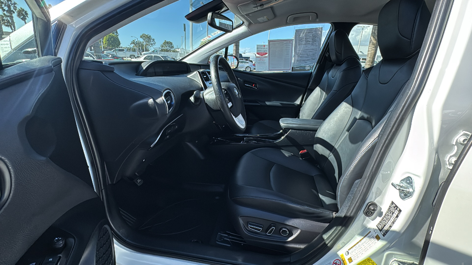 2017 Toyota Prius Four Touring 12