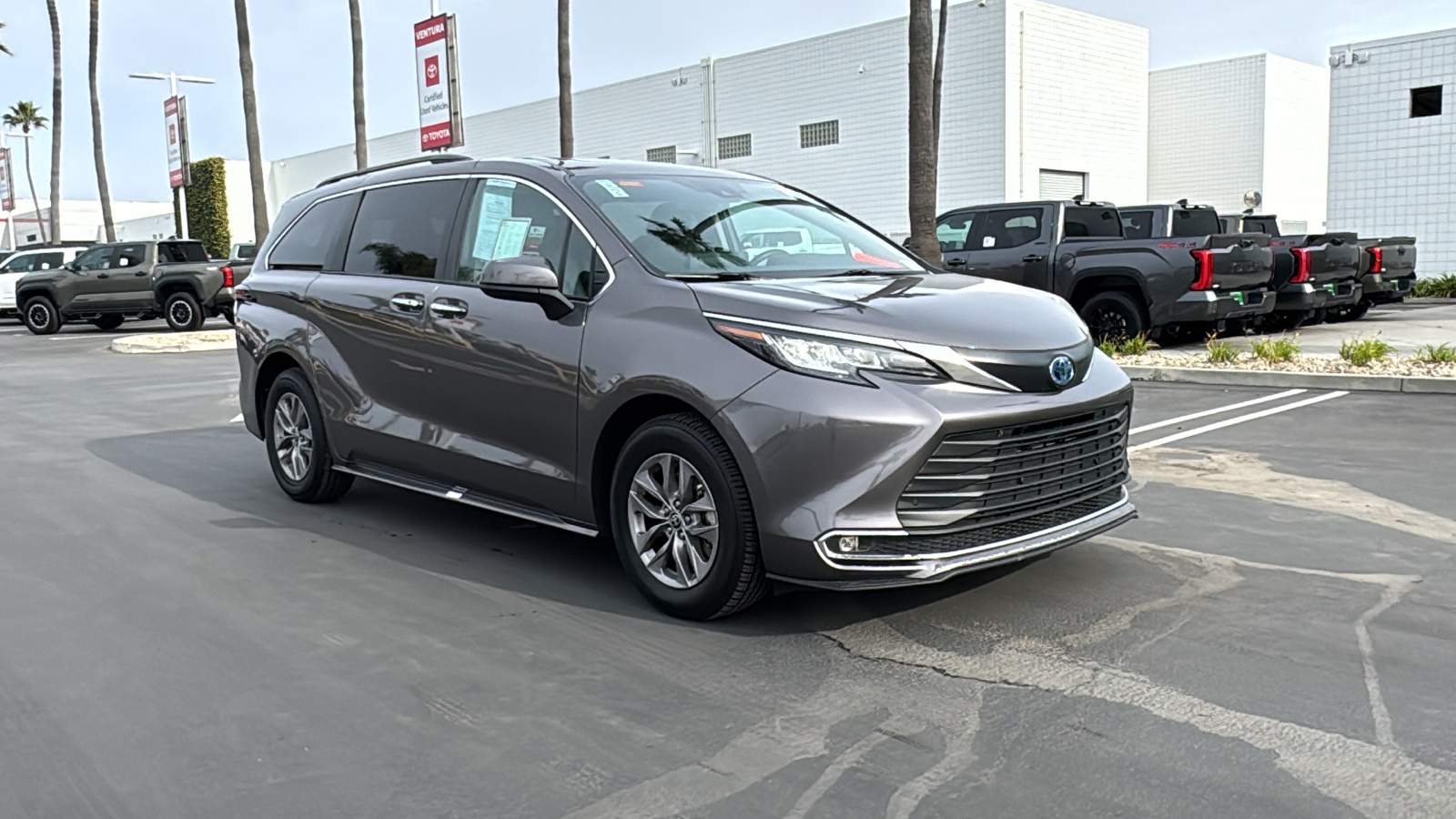 2023 Toyota Sienna XLE 1