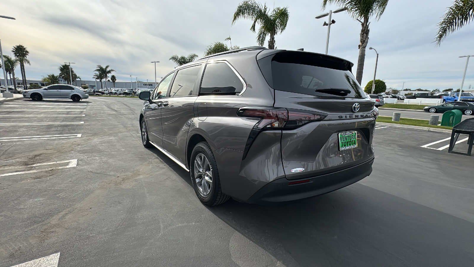 2023 Toyota Sienna XLE 5