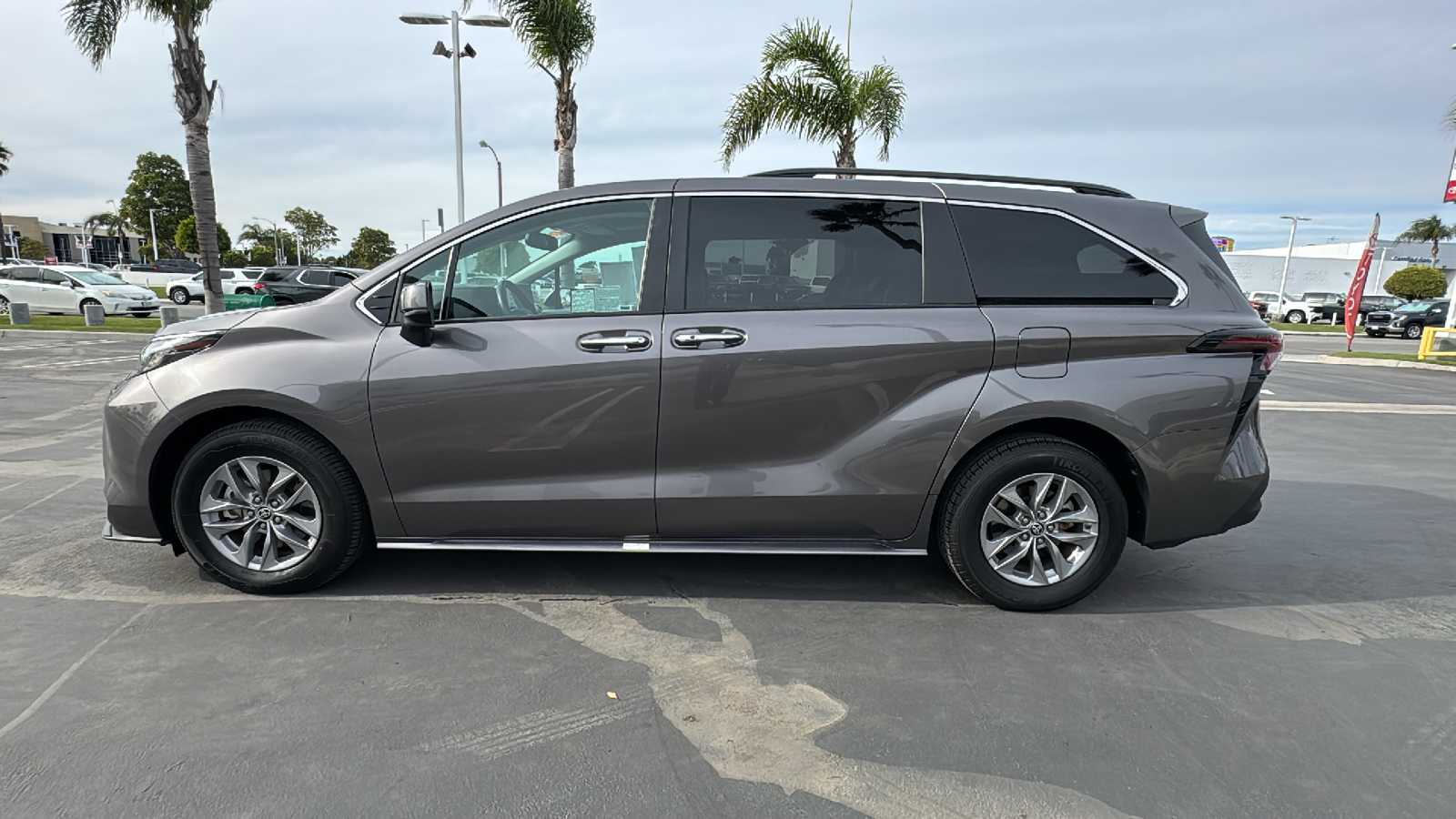 2023 Toyota Sienna XLE 6