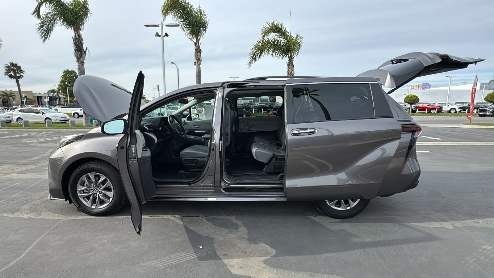 2023 Toyota Sienna XLE 11