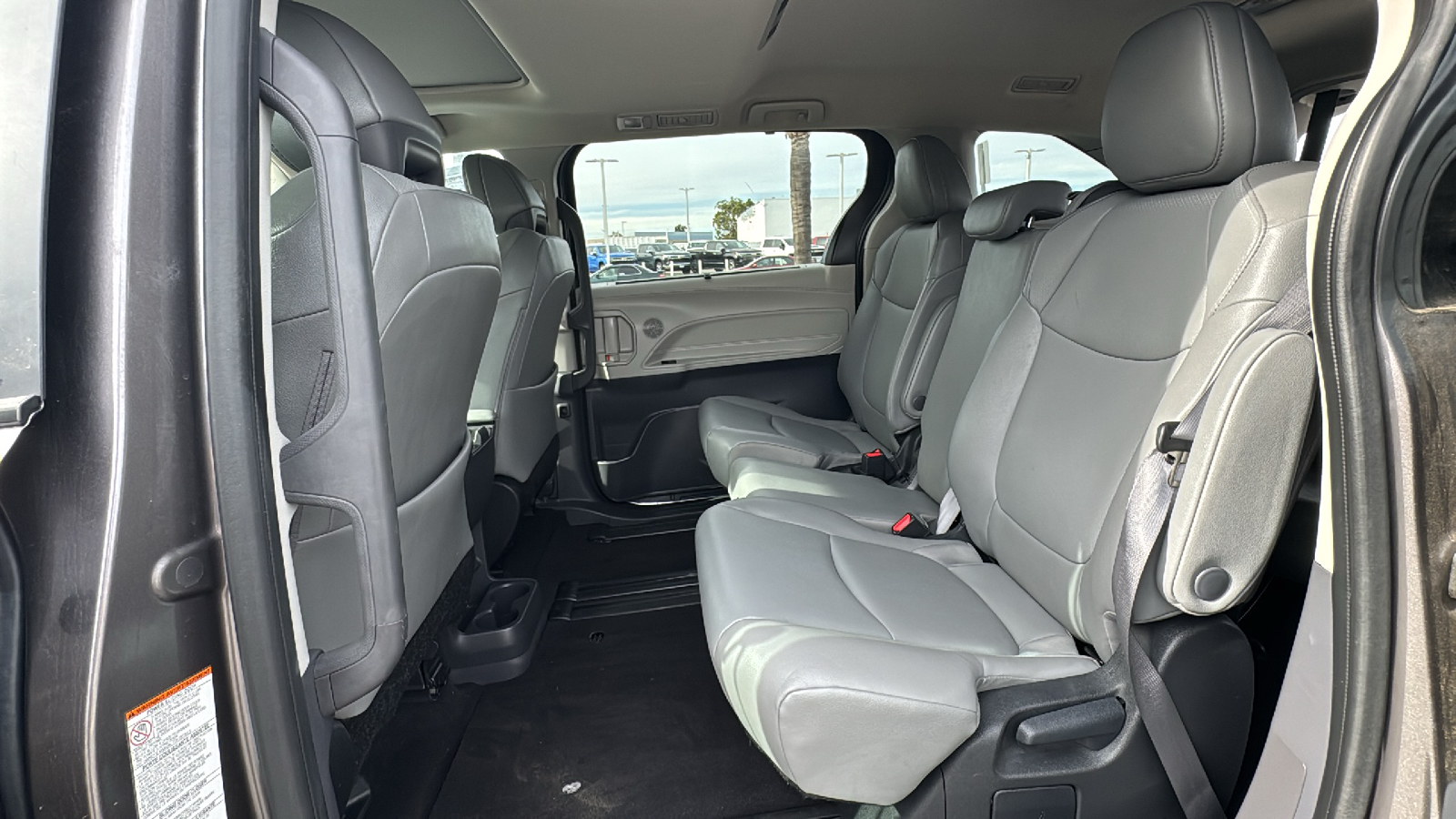 2023 Toyota Sienna XLE 17