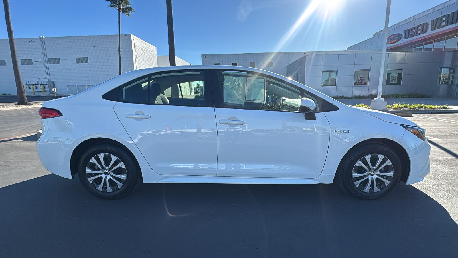 2021 Toyota Corolla Hybrid LE 2