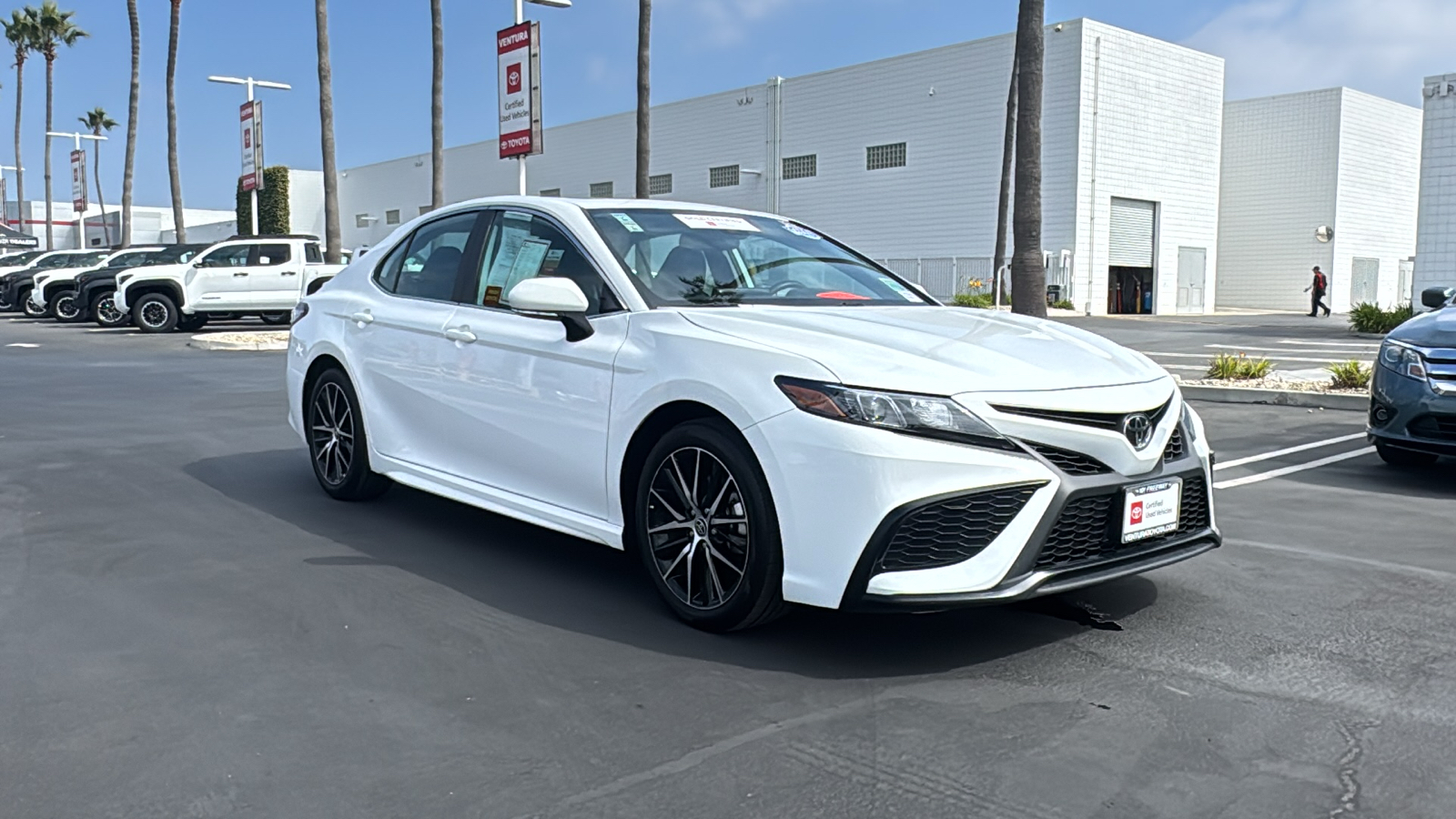 2024 Toyota Camry SE 1