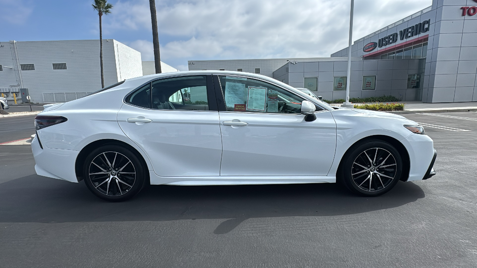 2024 Toyota Camry SE 2