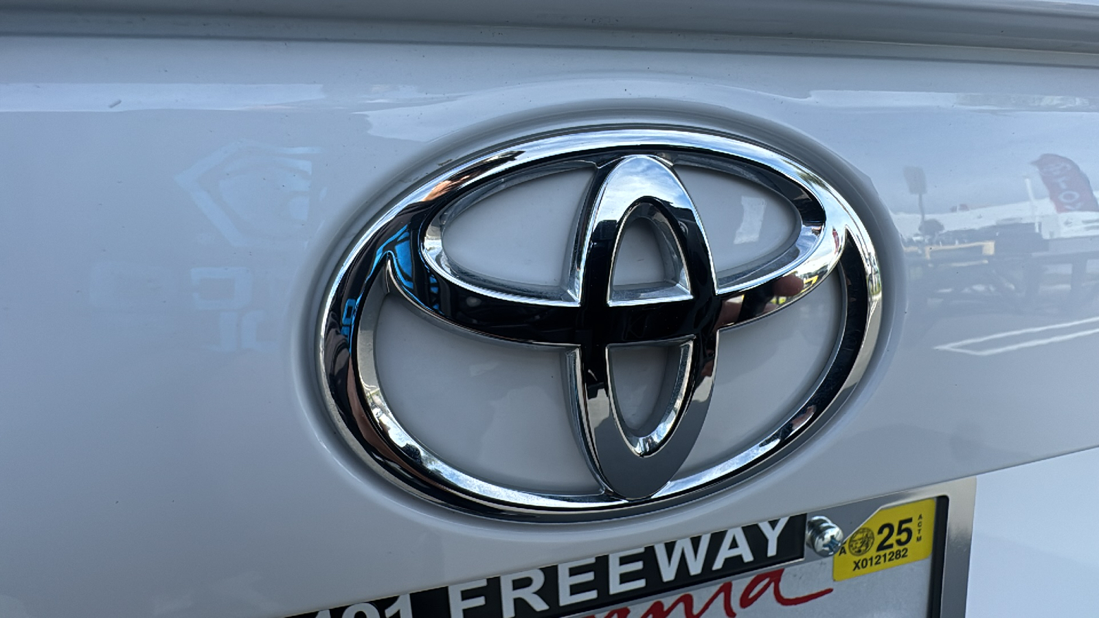 2024 Toyota RAV4 XLE 28