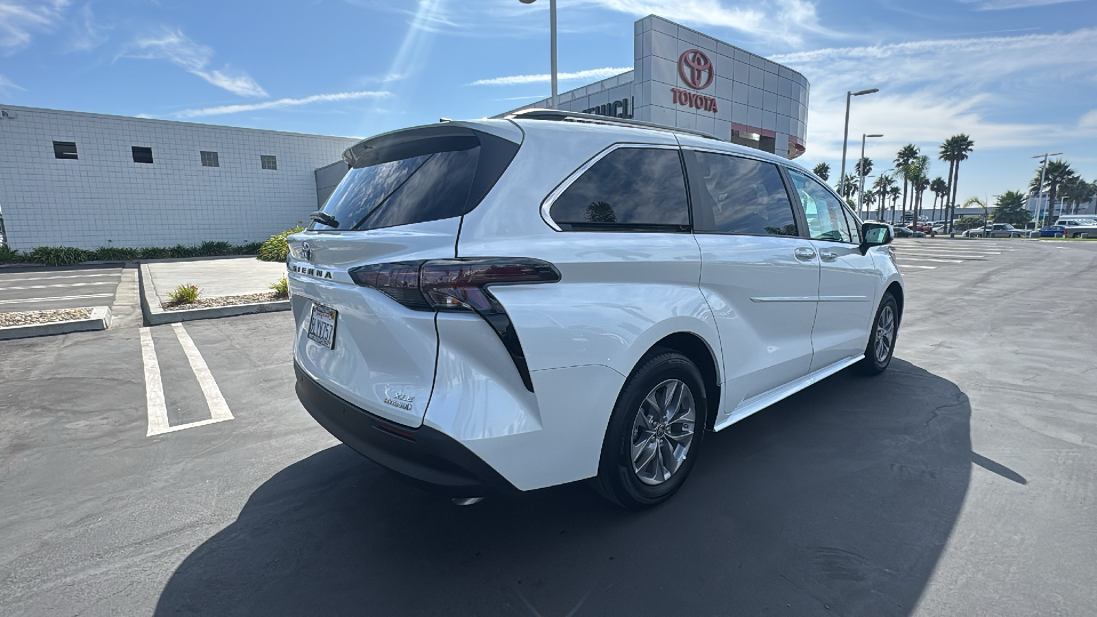 2024 Toyota Sienna XLE 3