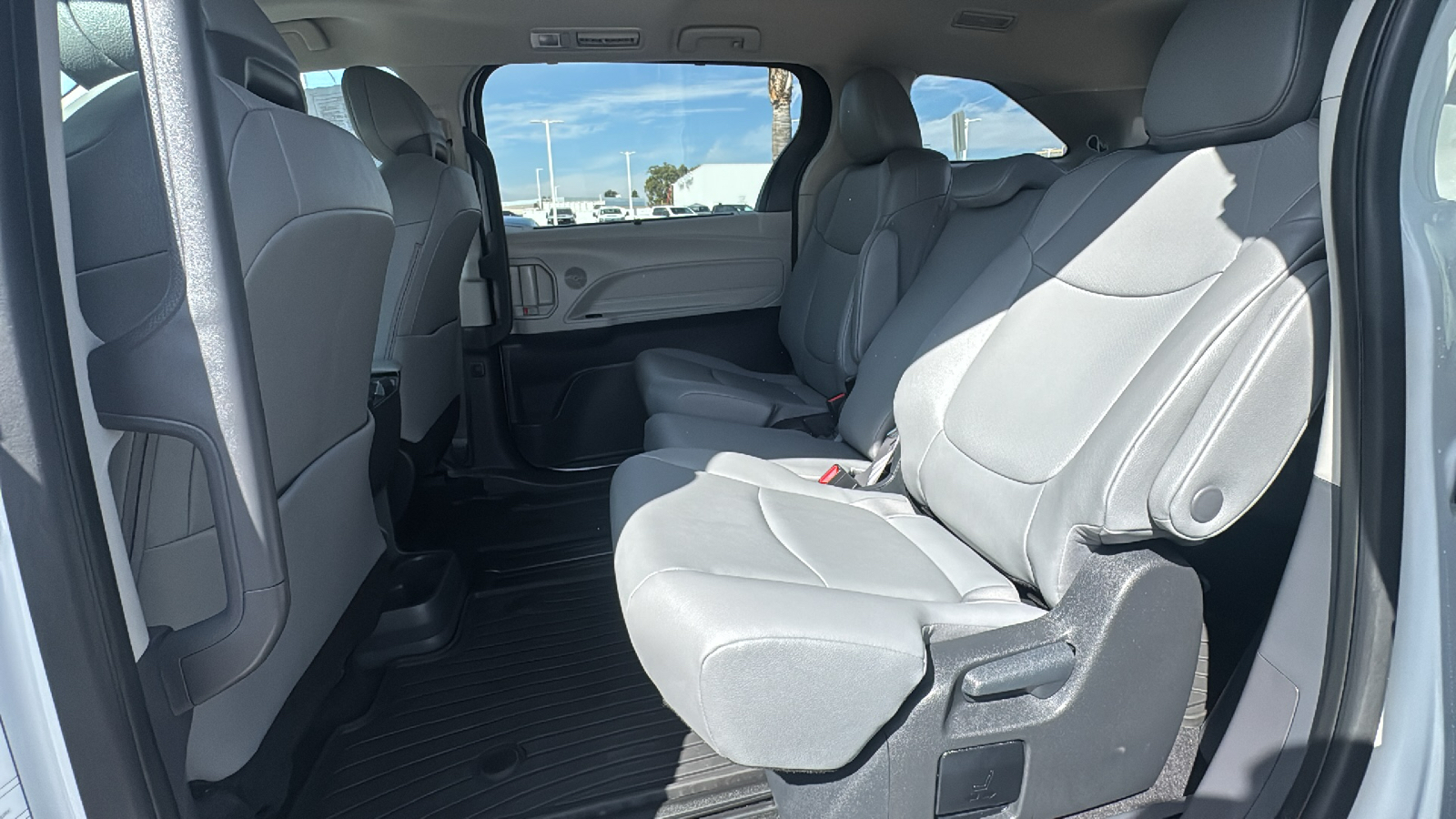 2024 Toyota Sienna XLE 17