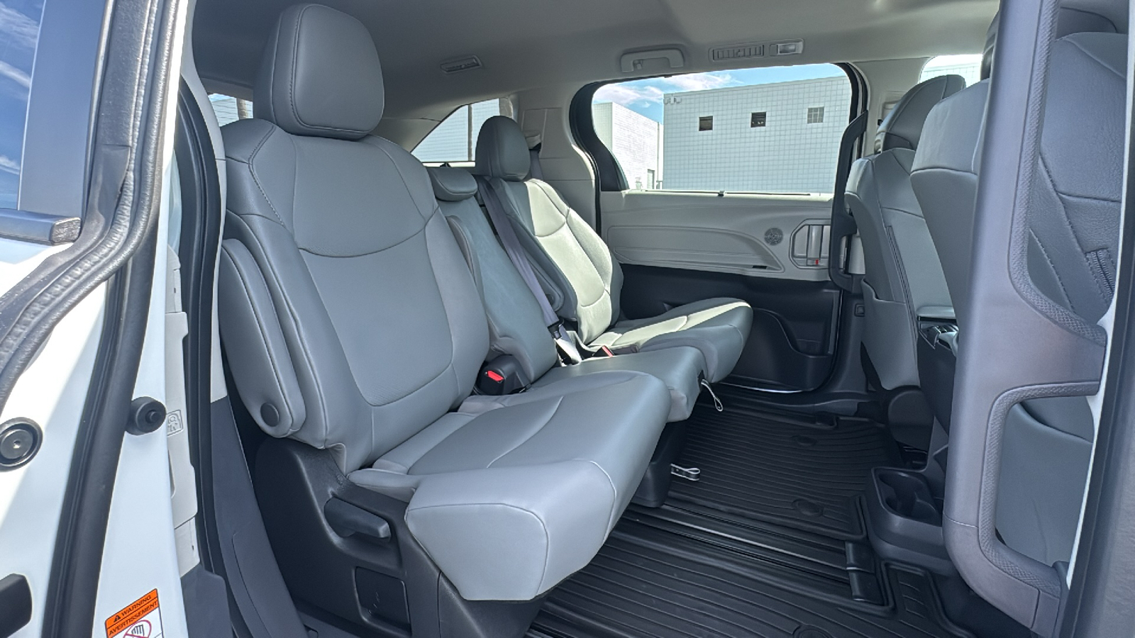 2024 Toyota Sienna XLE 19