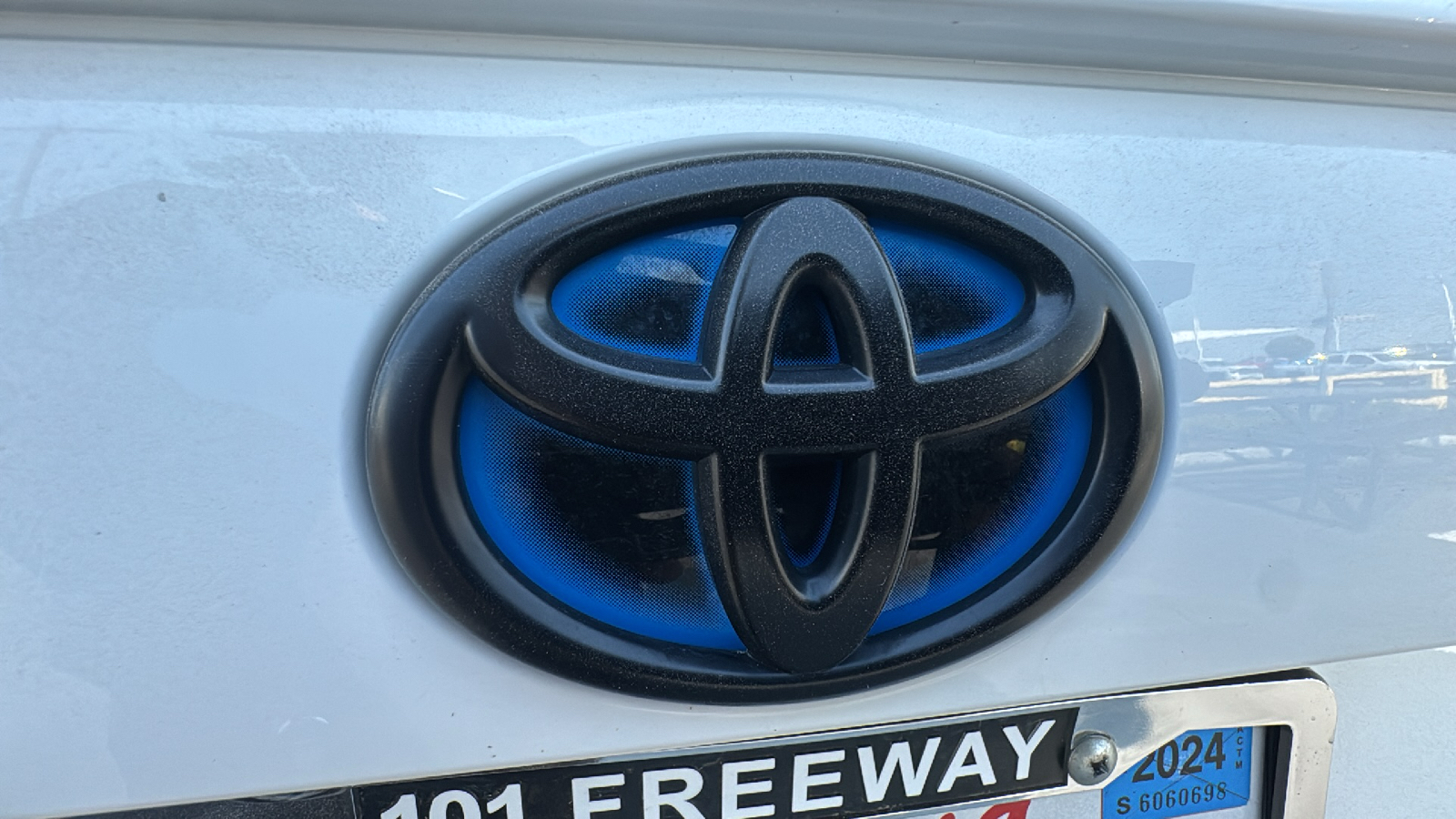 2023 Toyota RAV4 Hybrid LE 26