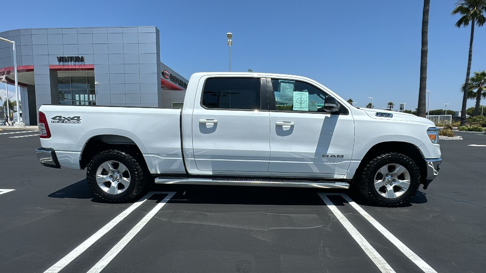 2022 Ram 1500 Big Horn 4x4 Crew Cab 64 Box 2