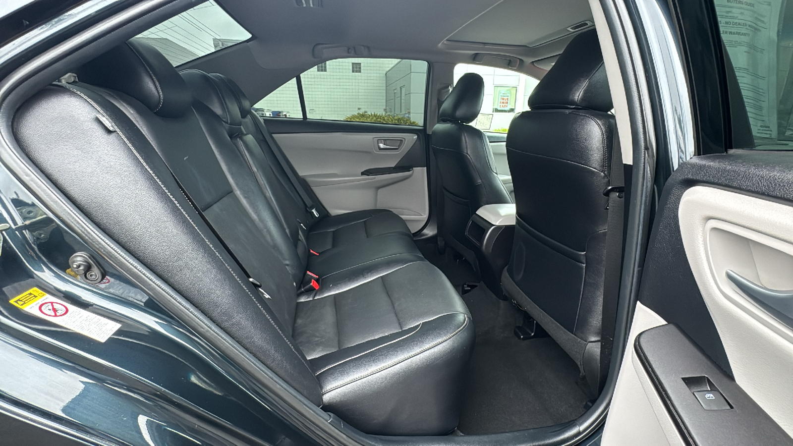 2015 Toyota Camry SE 19