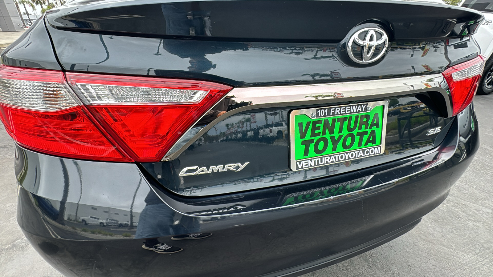 2015 Toyota Camry SE 26