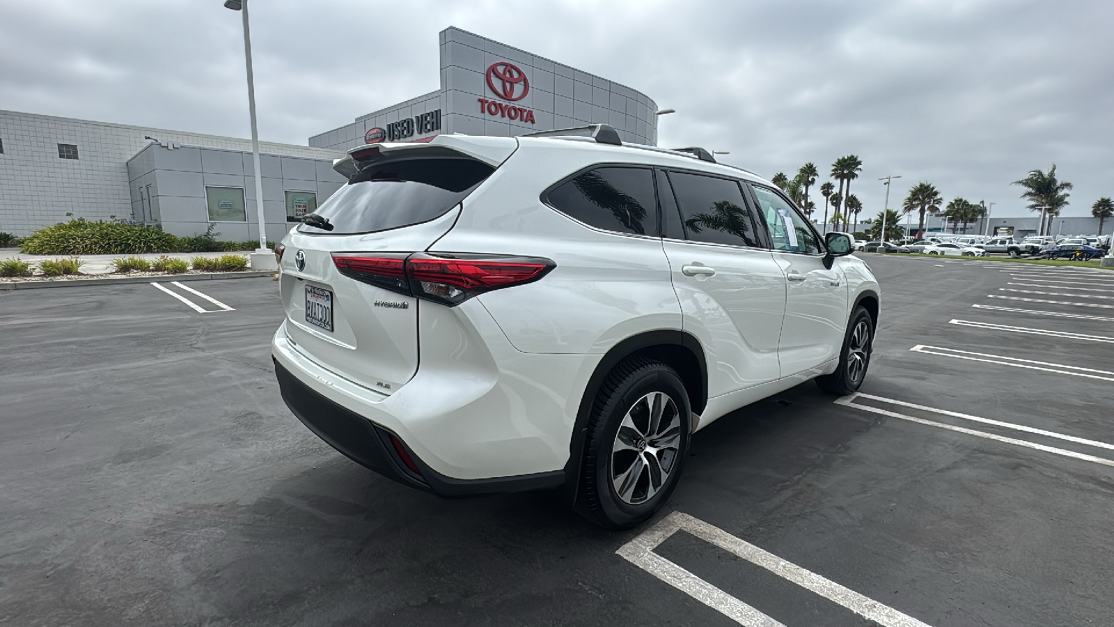 2021 Toyota Highlander Hybrid XLE 3