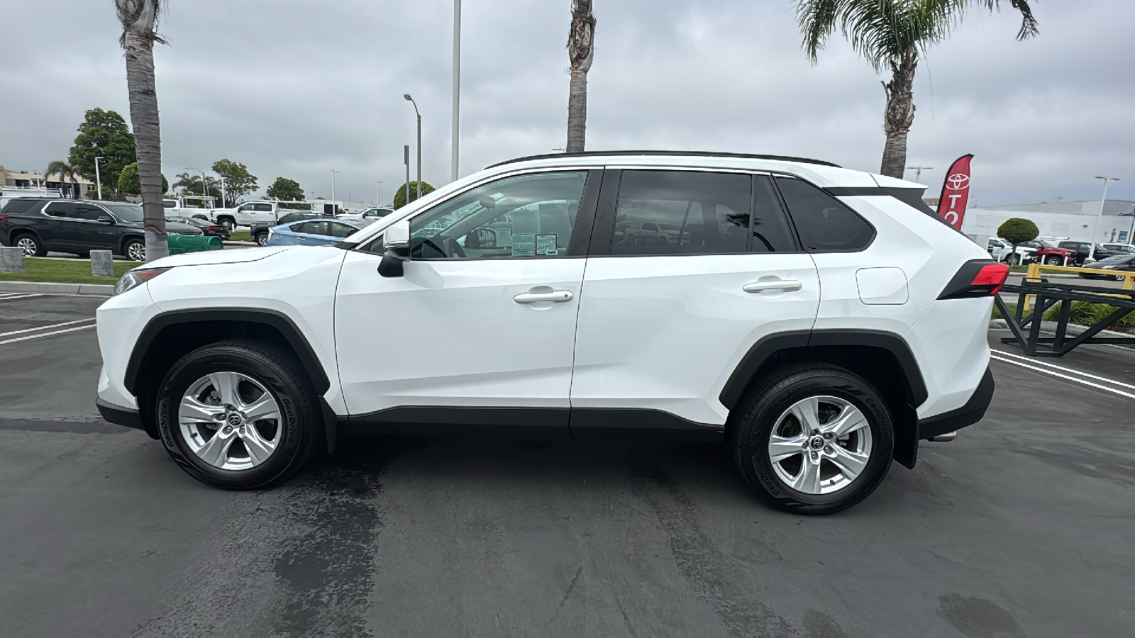 2021 Toyota RAV4 XLE 6