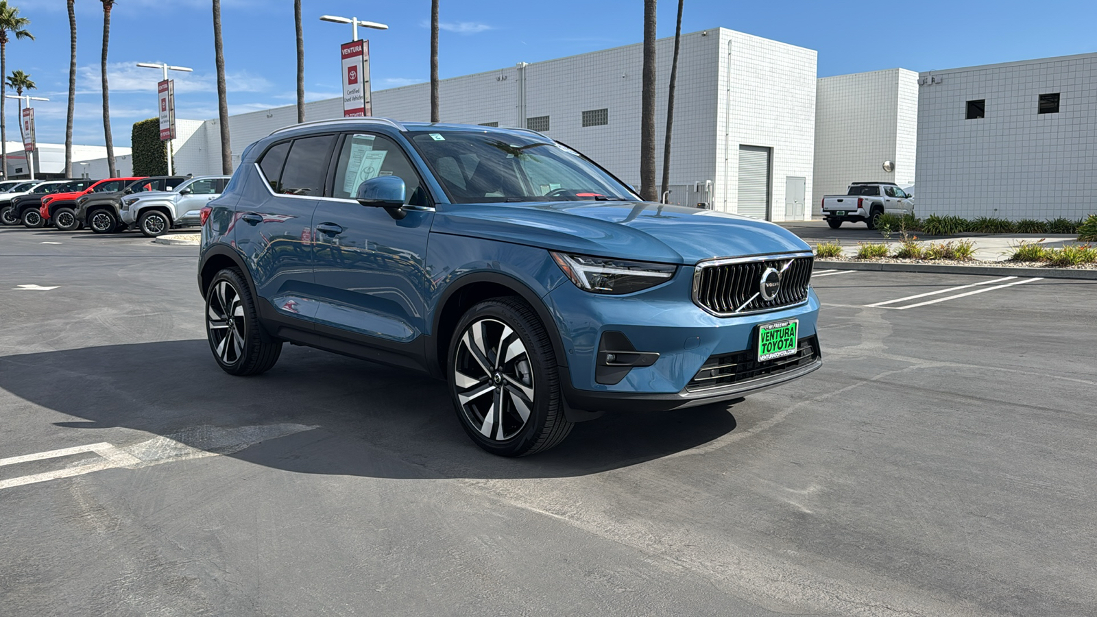 2024 Volvo XC40 Plus Bright Theme 1