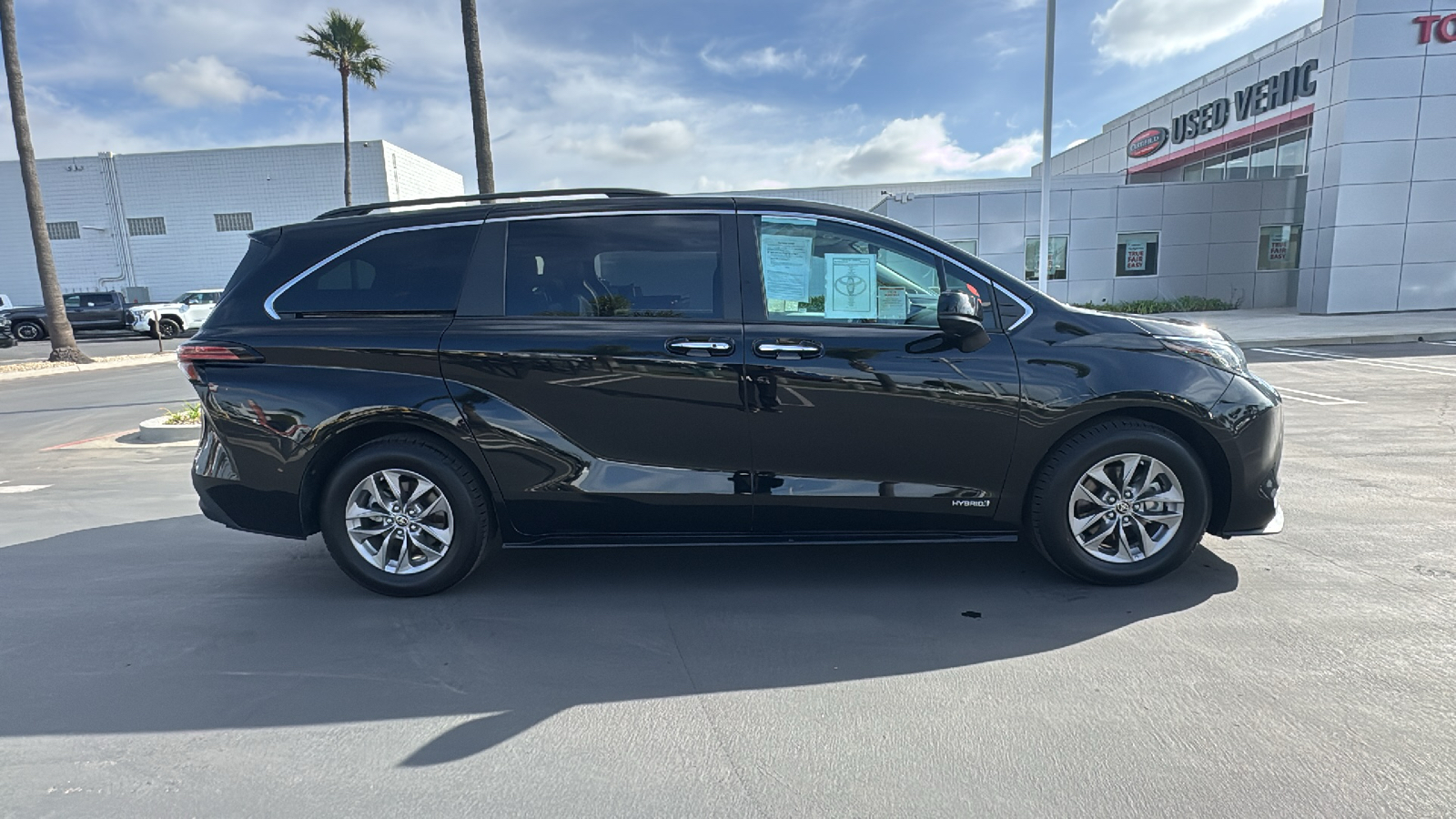 2021 Toyota Sienna XLE 2