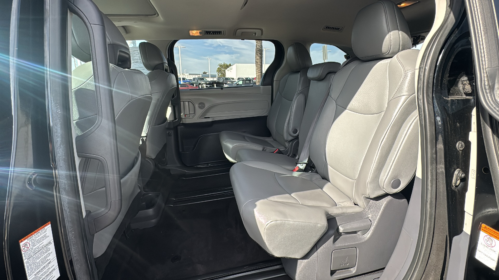 2021 Toyota Sienna XLE 17