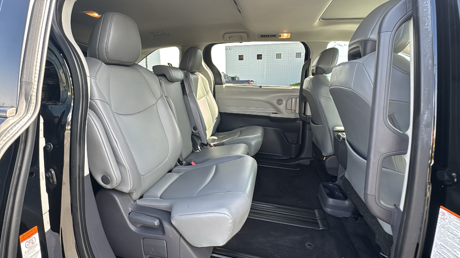 2021 Toyota Sienna XLE 19