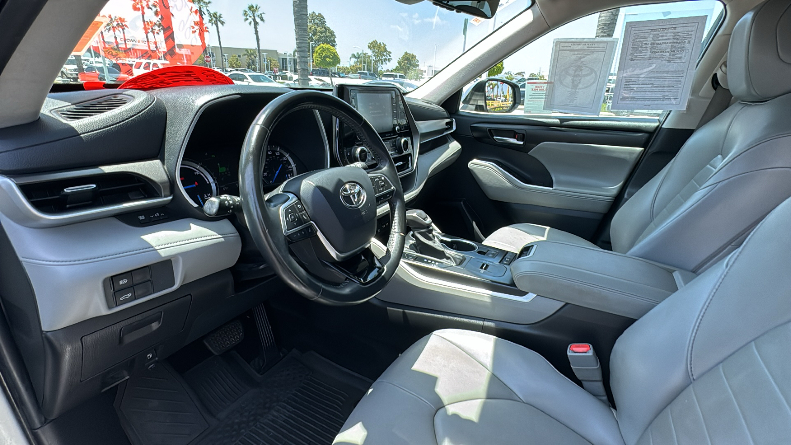 2021 Toyota Highlander Hybrid XLE 13