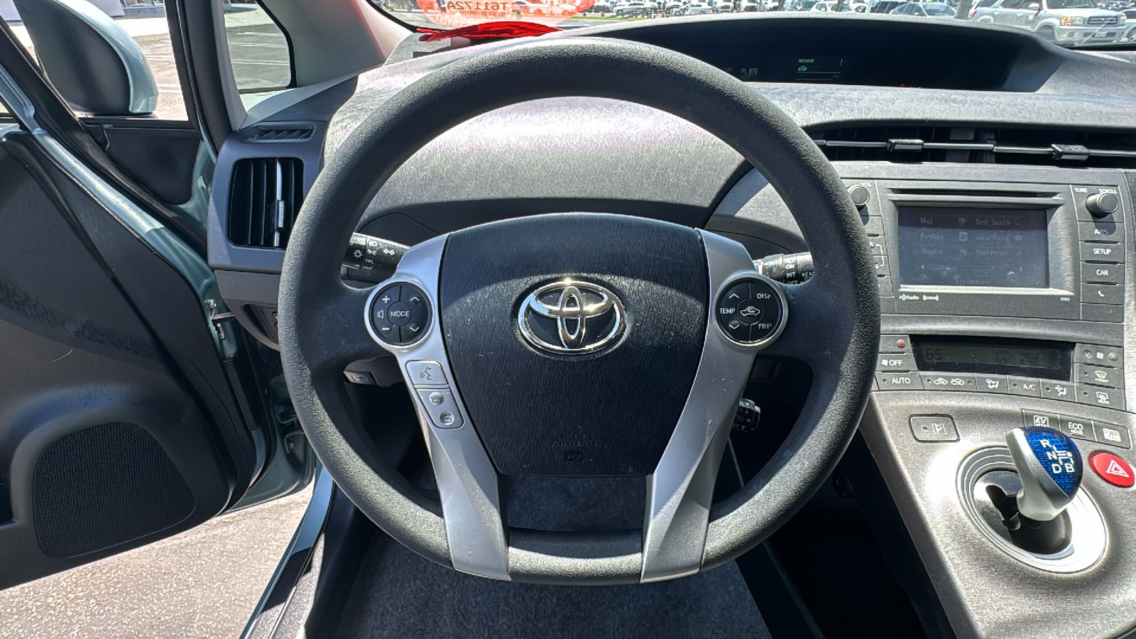 2015 Toyota Prius Three 16