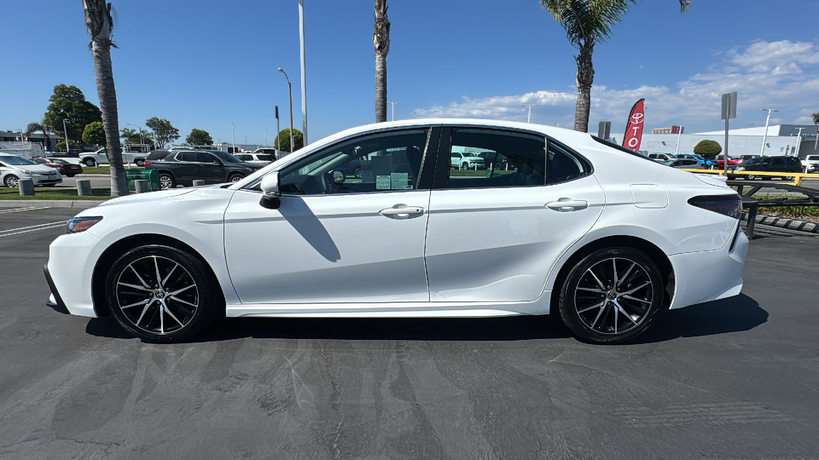 2022 Toyota Camry SE 6